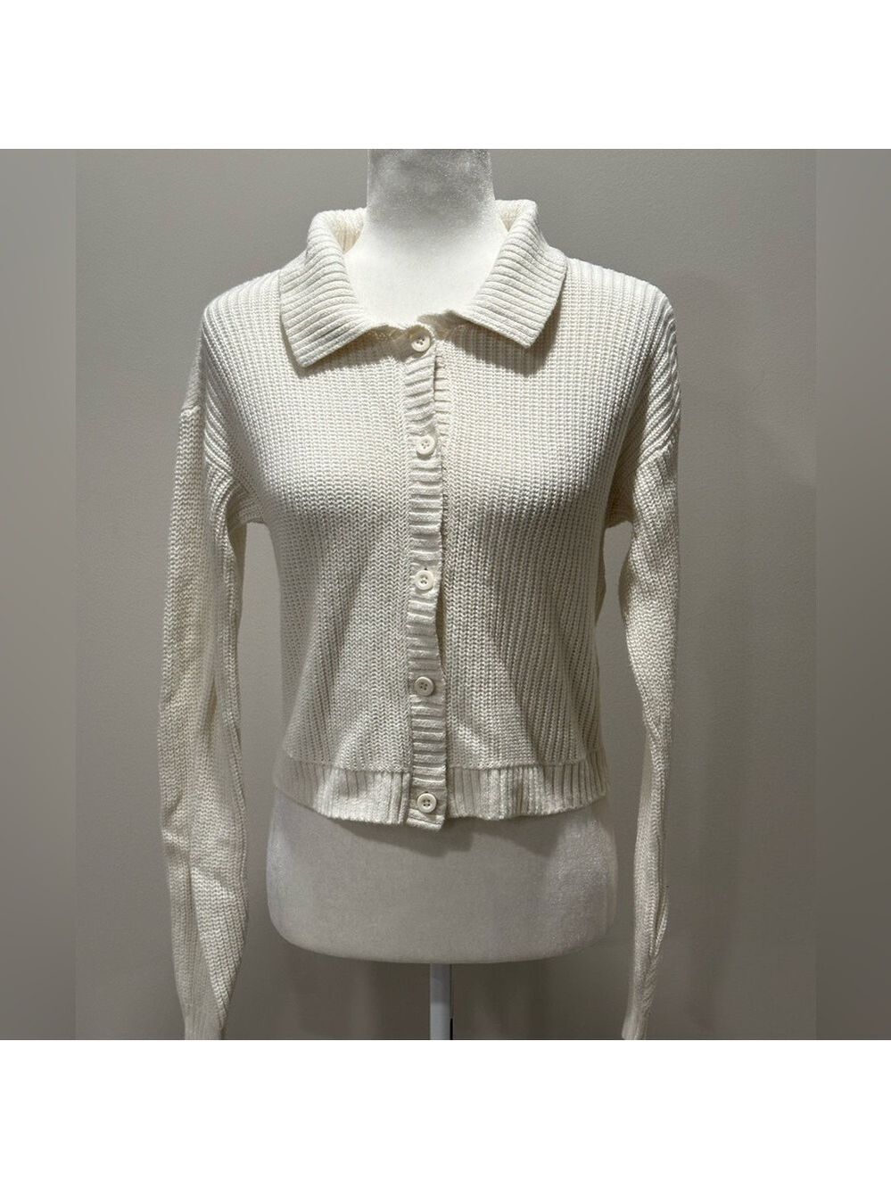 Hollister Women’s Button Down Sweater Size Small